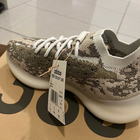Authentic Yeezy boost 380 - Picture 2 of 6